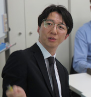有井氏